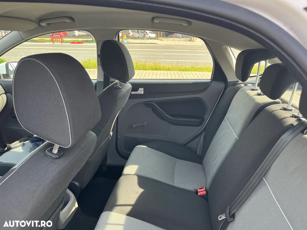 Ford Focus 1.4i Ambiente - 13