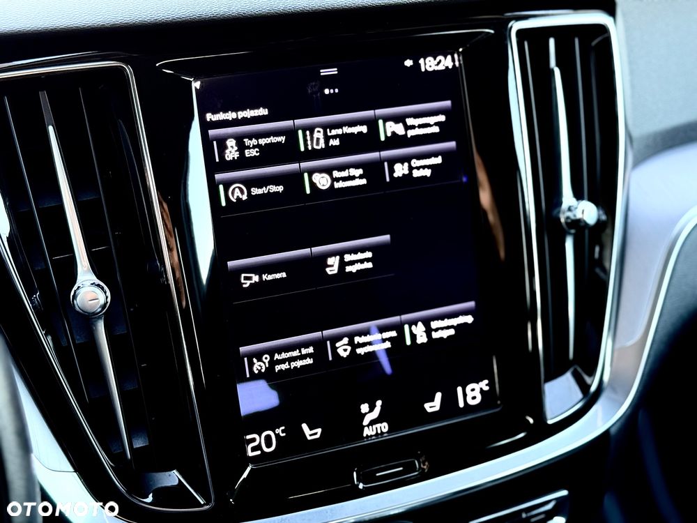 Volvo V60 Cross Country - 38