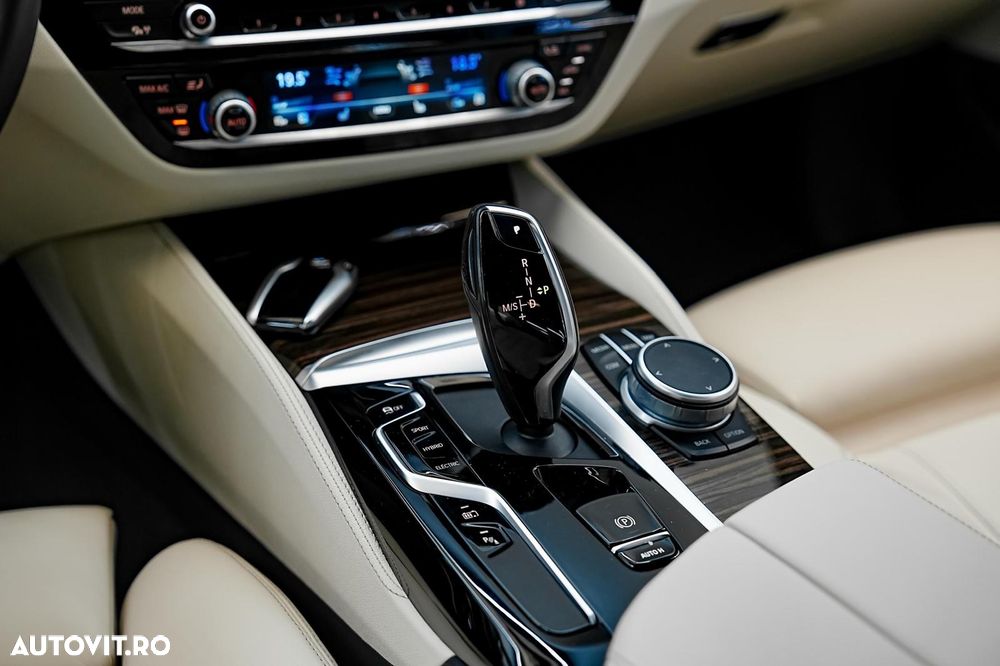 BMW Seria 5 530e xDrive AT PHEV - 32