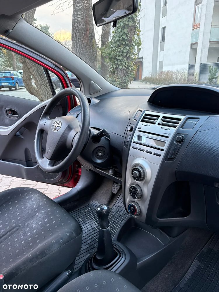 Toyota Yaris 1.0 Luna A/C - 12