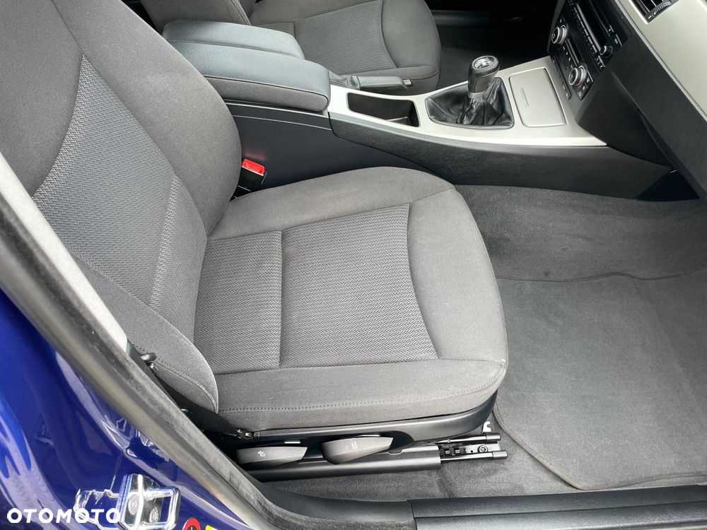 BMW Seria 3 318i - 24