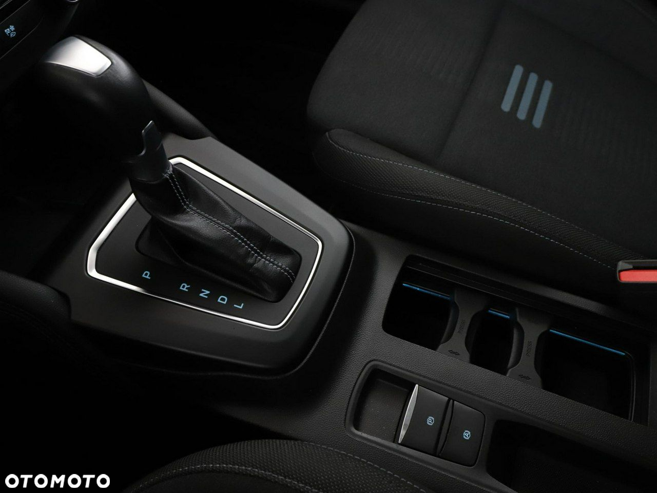 Ford Focus 1.0 EcoBoost Hybrid ACTIVE X - 32