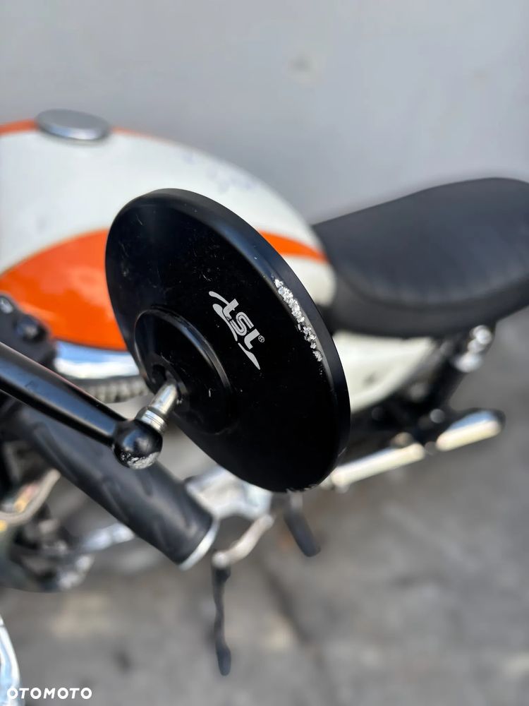 Triumph Bonneville - 17