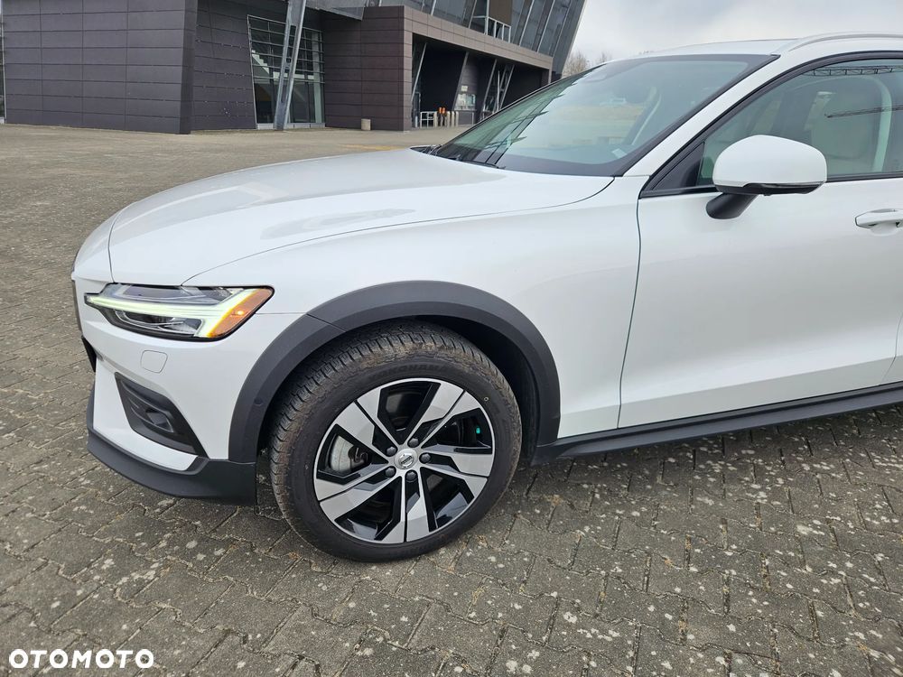 Volvo V60 Cross Country B5 B AWD Plus - 8