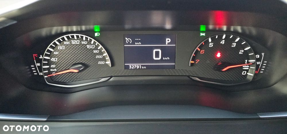 Peugeot 208 PureTech 100 EAT8 Allure - 10