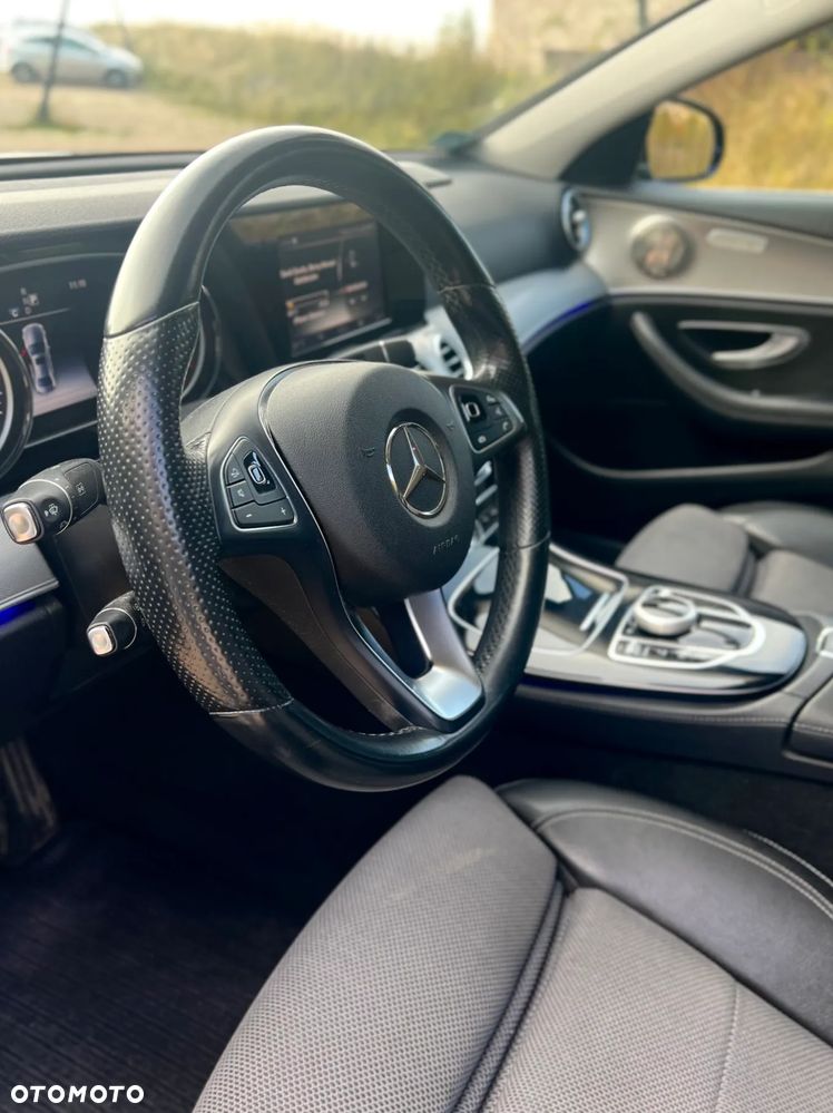 Mercedes-Benz Klasa E 220 d T 9G-TRONIC - 12