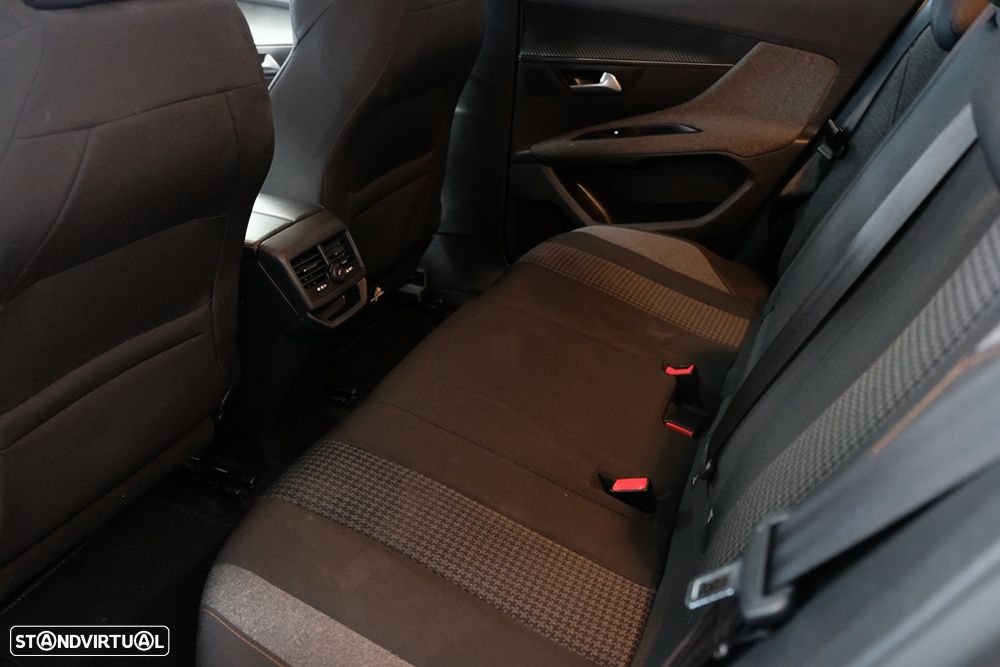 Peugeot 3008 PureTech 130 Stop & Start GPF EAT8 Active Pack - 11