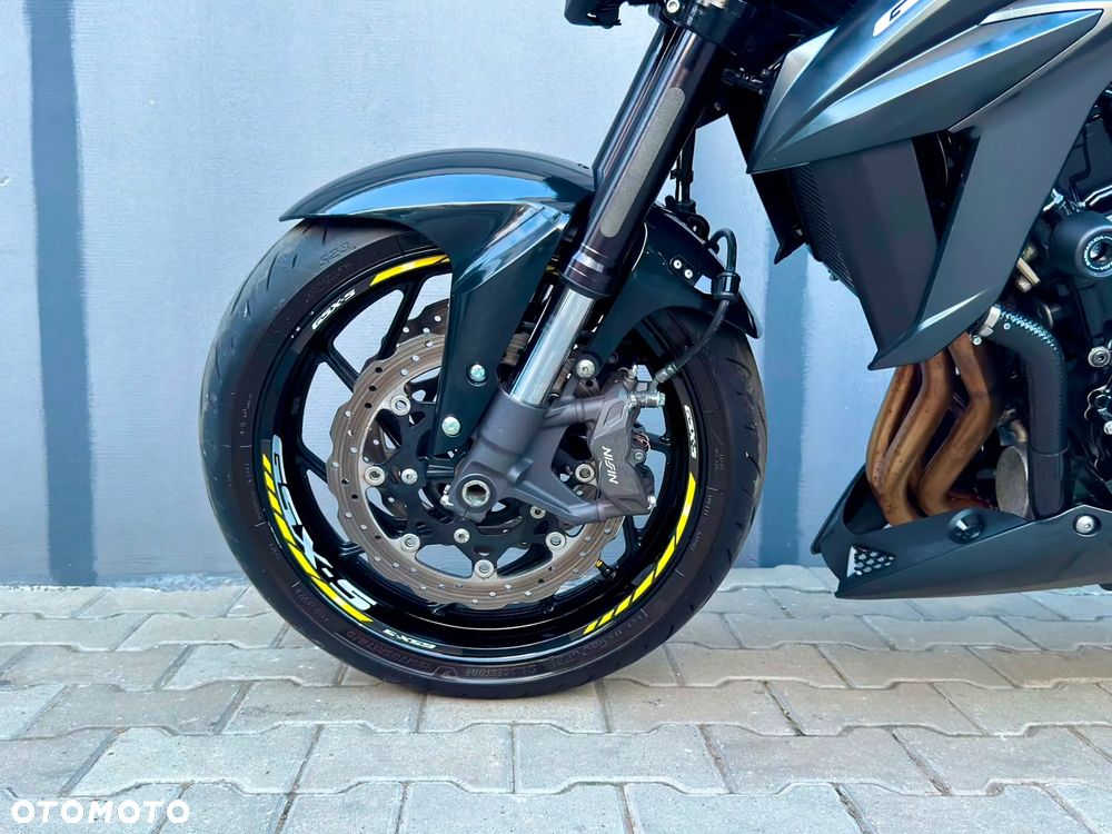 Suzuki GSX - 10