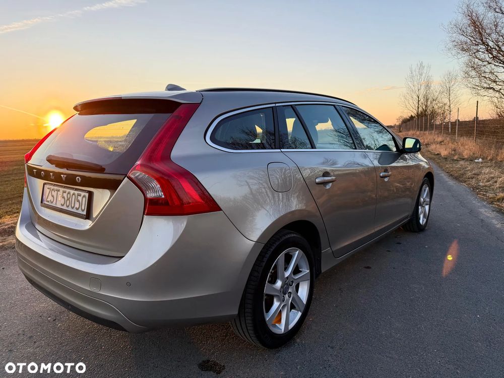 Volvo V60 D3 Momentum - 4