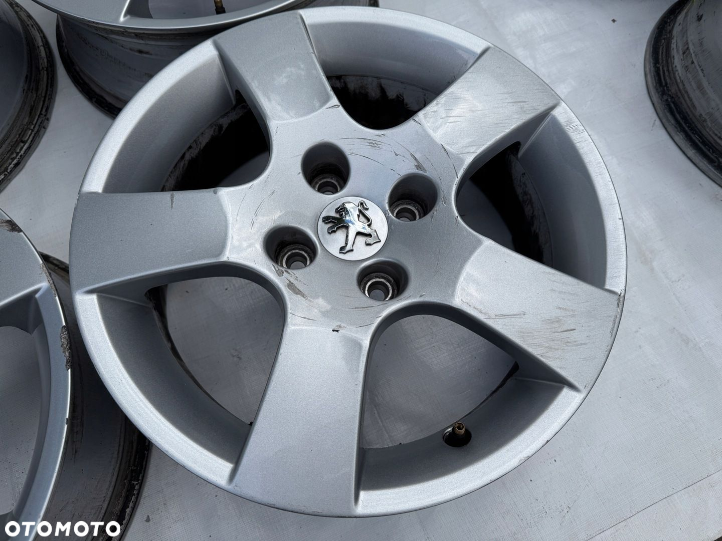 Felgi Peugeot 4x108 6J 16" ET27 710 - 6