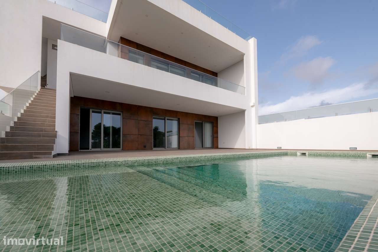 Moradia Contemporânea T3+1 em Mexilhoeira Grande, Portimão - Grande imagem: 2/49
