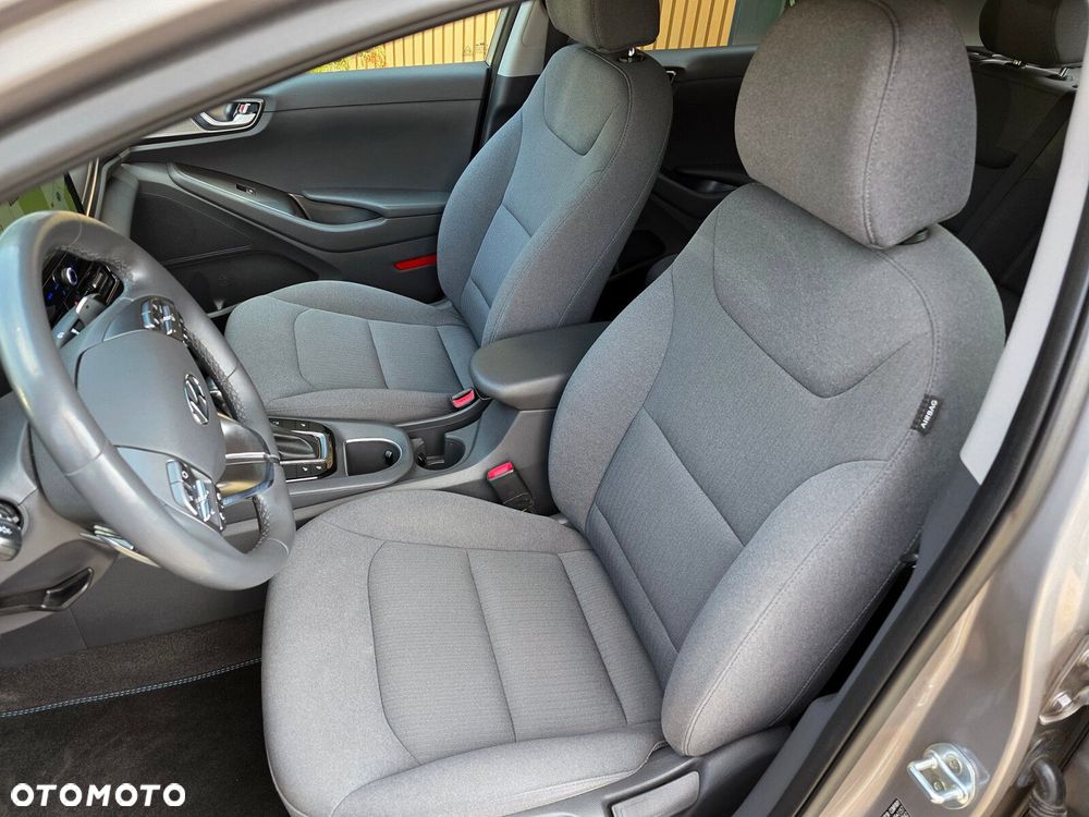 Hyundai IONIQ - 16