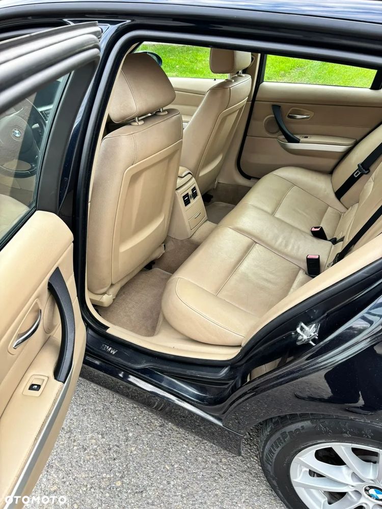 BMW Seria 3 320d DPF Touring - 16
