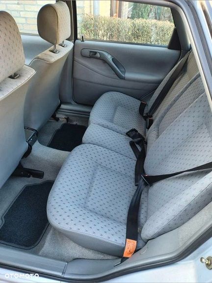 Volkswagen Passat 1.9 TD CL - 9