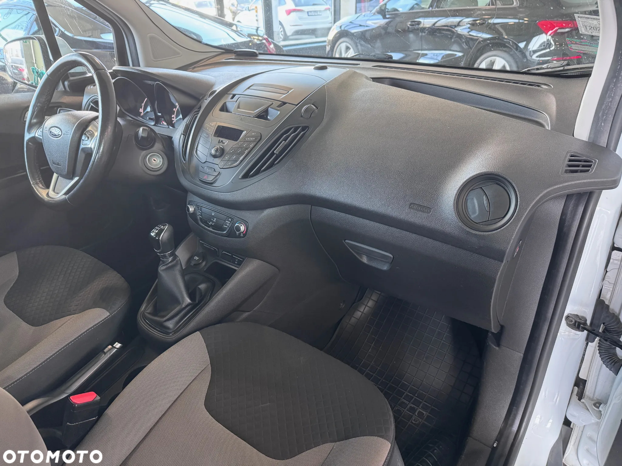 Ford Tourneo Courier 1.5 TDCi Trend - 17