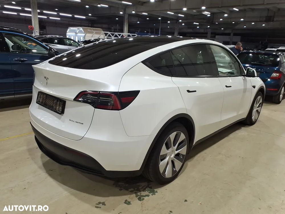 Tesla Model Y Long Range Dual Motor AWD - 3
