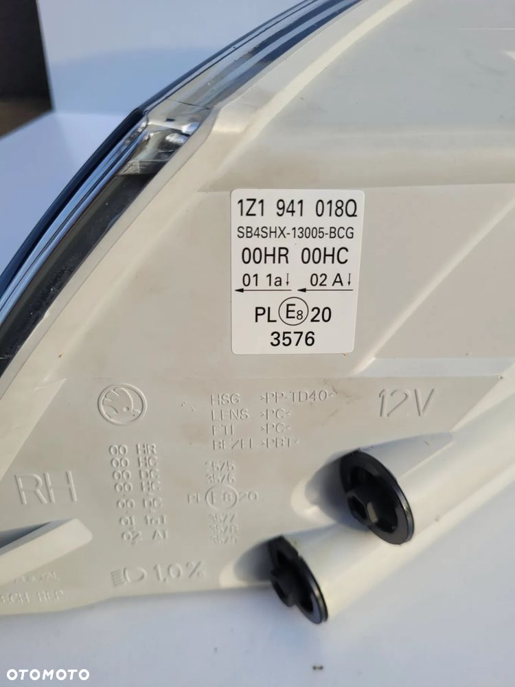 Skoda Octavia II lampa przód prawa soczewka - 4