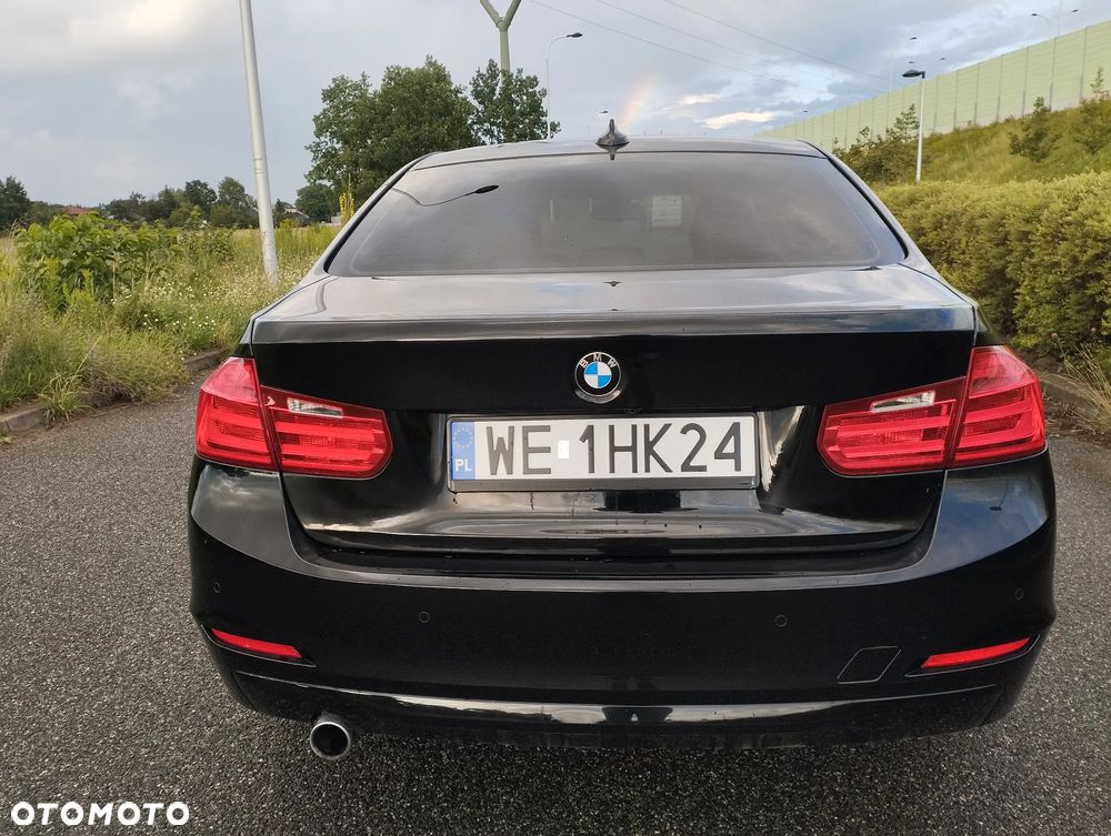 BMW Seria 3 320i - 4