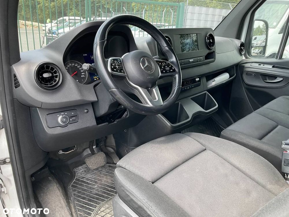 Mercedes-Benz Sprinter - 13