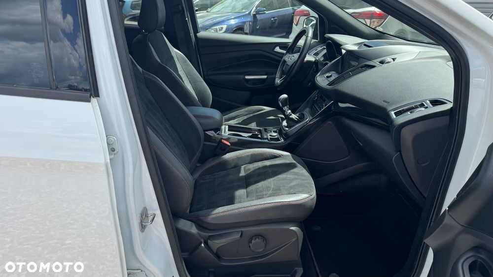 Ford Kuga 1.5 EcoBoost 2x4 ST-Line - 29