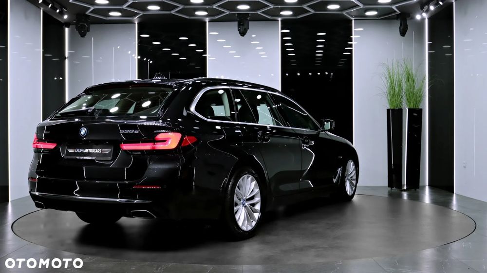 BMW Seria 5 530e xDrive PHEV - 9