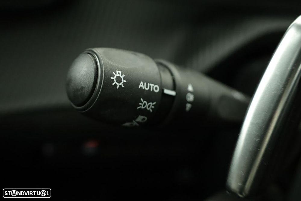 Peugeot 2008 1.2 PureTech Allure Pack EAT8 - 17