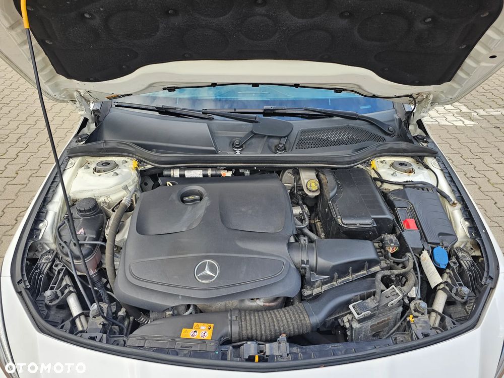 Mercedes-Benz CLA 200 7G-DCT - 19