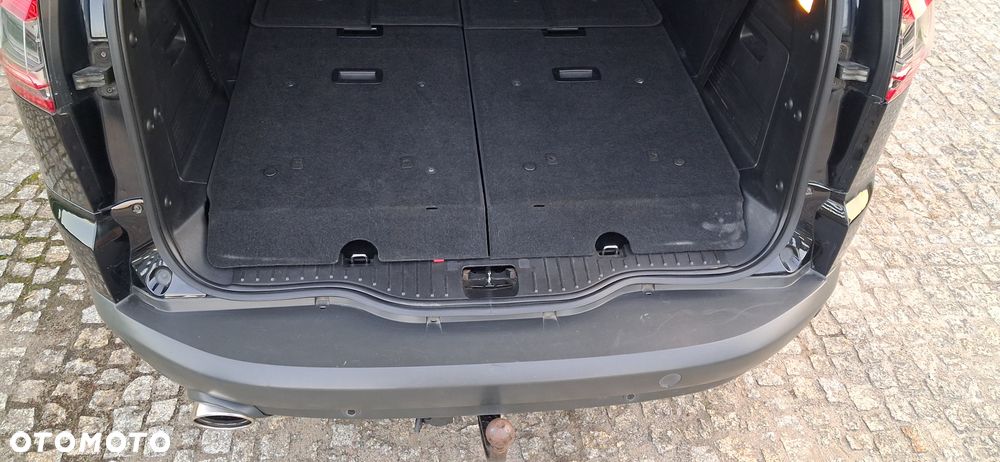 Ford S-Max - 12