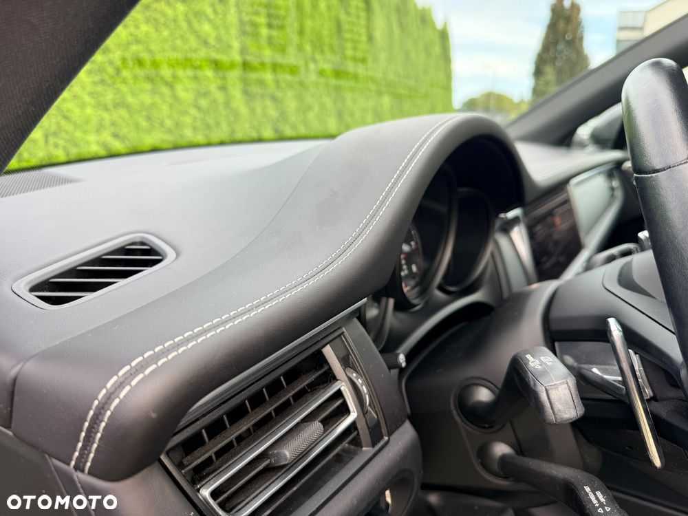 Porsche Macan T - 15