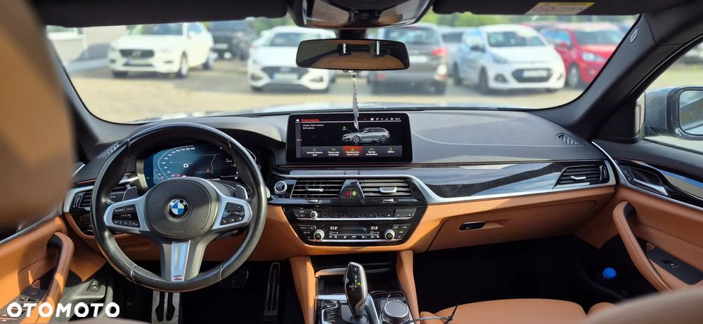 BMW Seria 5 520d xDrive Touring M Sport Edition - 8