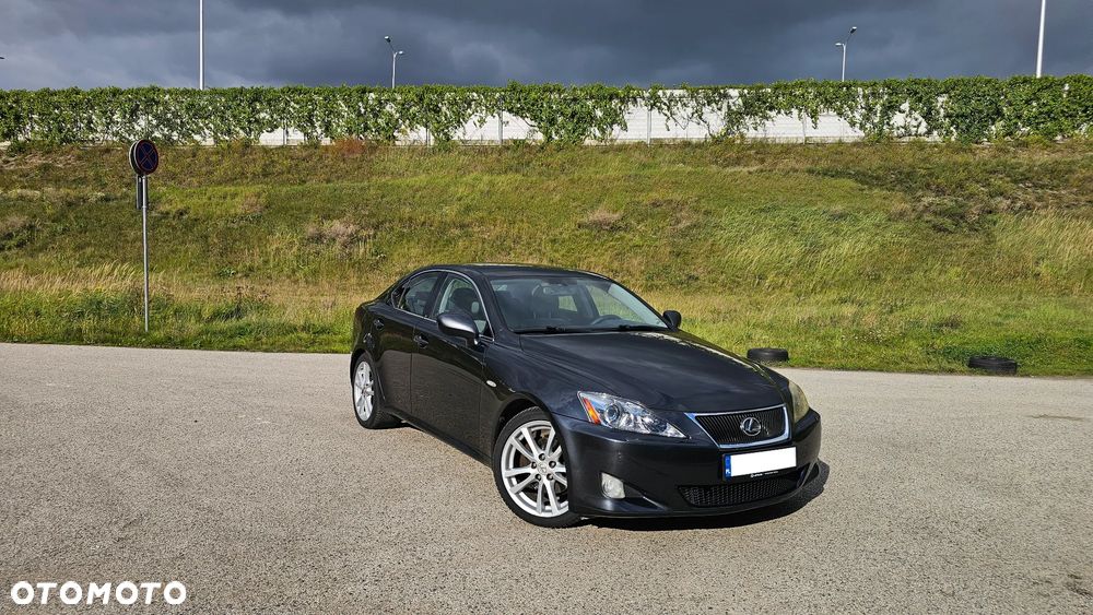 Lexus IS