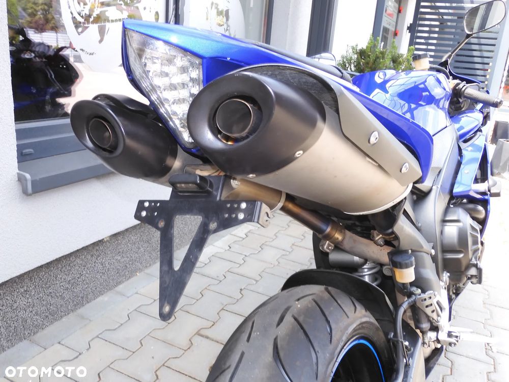 Yamaha R1 - 18