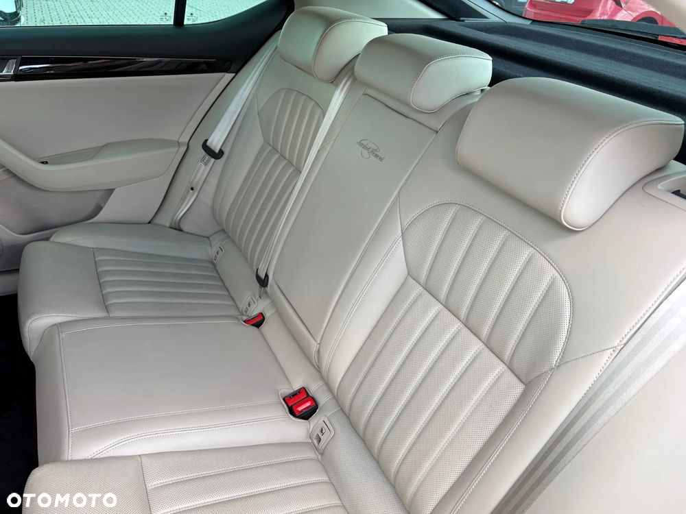 Skoda Superb 2.0 TDI L&K DSG - 12