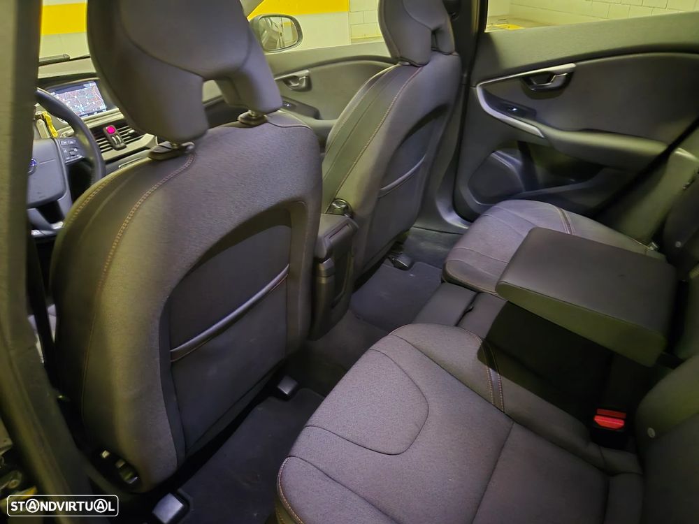 Volvo V40 Cross Country 2.0 D2 Summum - 33