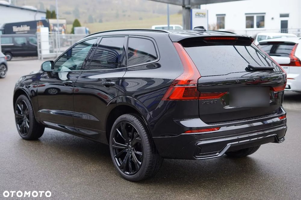 Volvo XC 60 B5 B AWD Plus Black Edition - 4