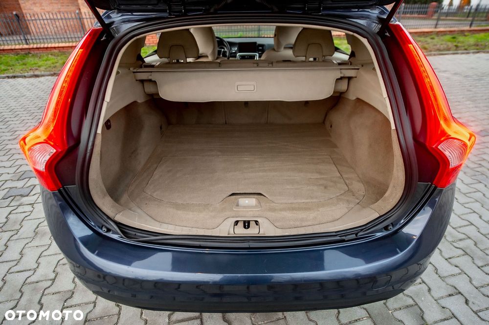 Volvo V60 T6 AWD Geartronic Momentum - 37
