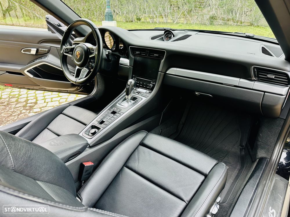 Porsche 911 Série F - 24