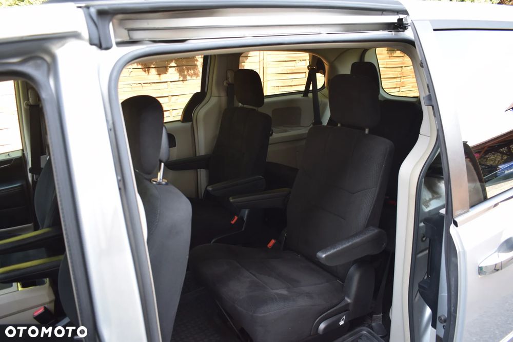 Chrysler Town & Country 3.6 Limited - 15