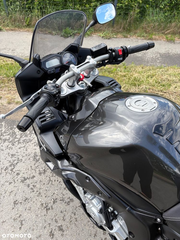 Yamaha FZ - 28