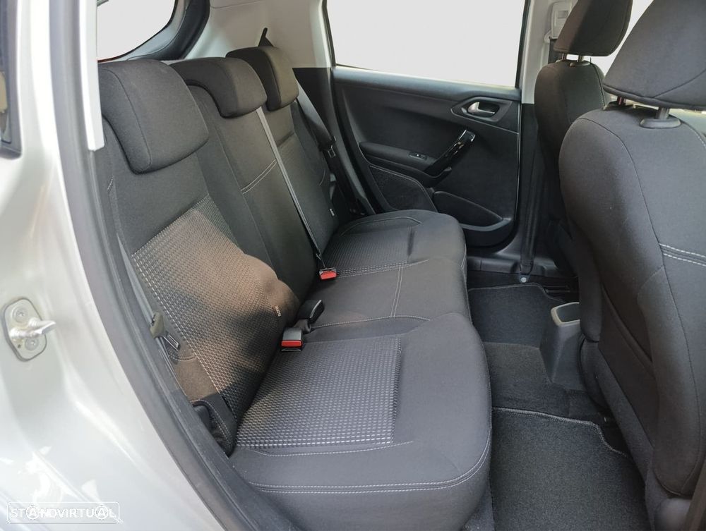 Peugeot 208 1.2 PureTech Allure EAT6 - 11