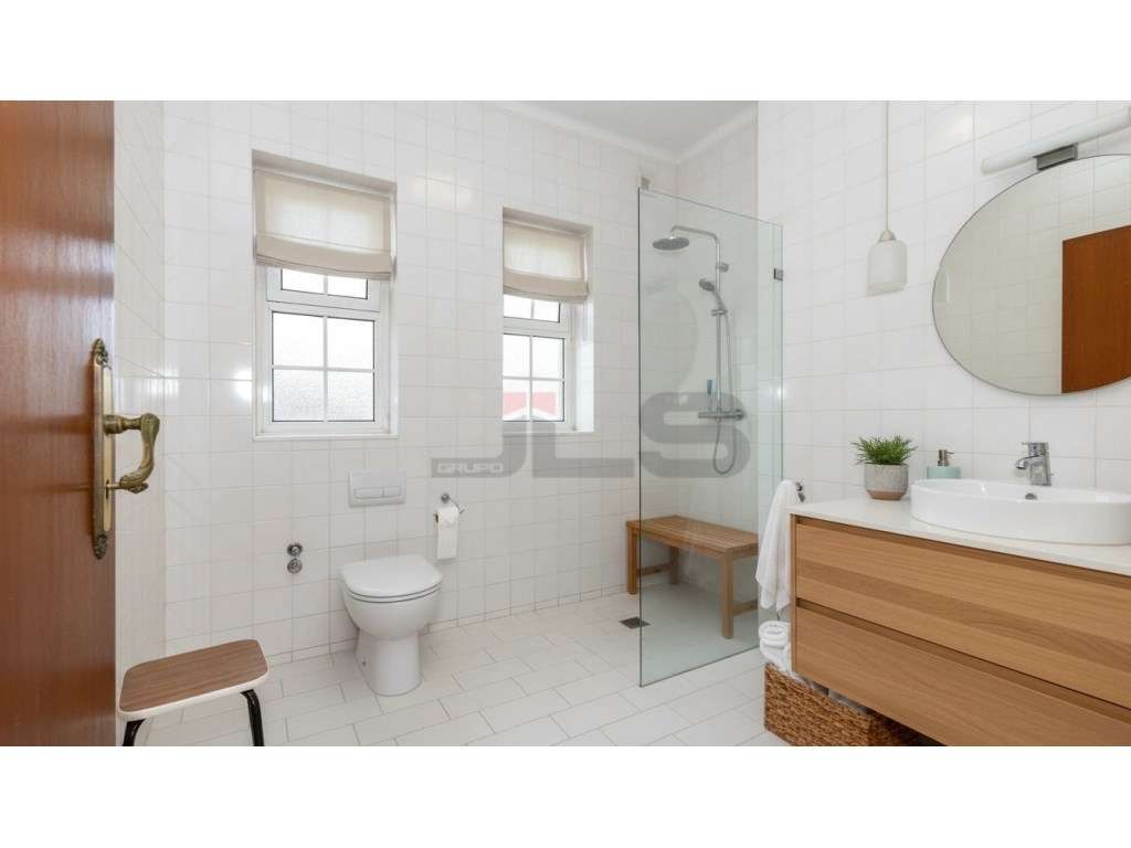 Moradia V6 Isolada no Centro de Ponta Delgada - Grande imagem: 3/58