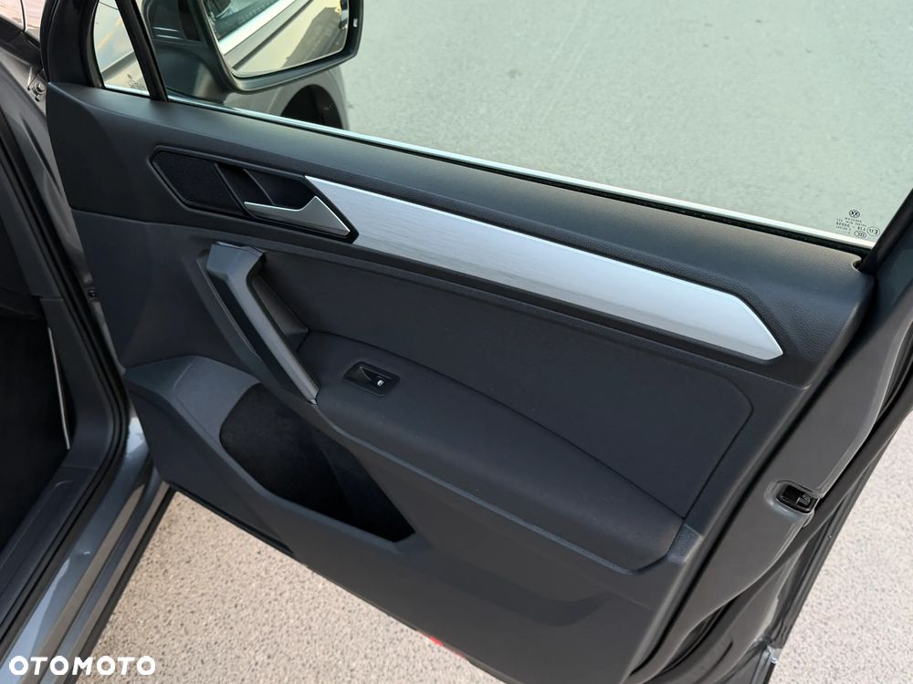 Volkswagen Tiguan - 19