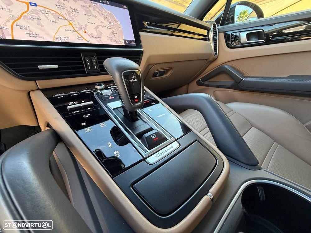 Porsche Cayenne Coupé E-Hybrid Platinum Edition - 26