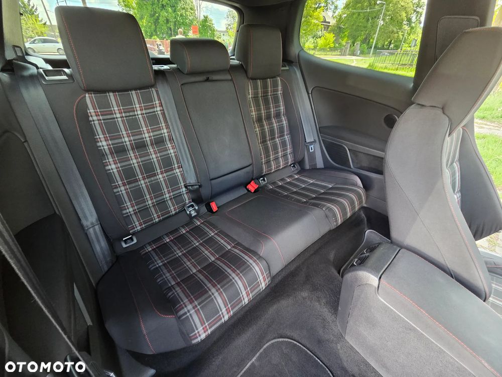 Volkswagen Golf 2.0 GTI - 23