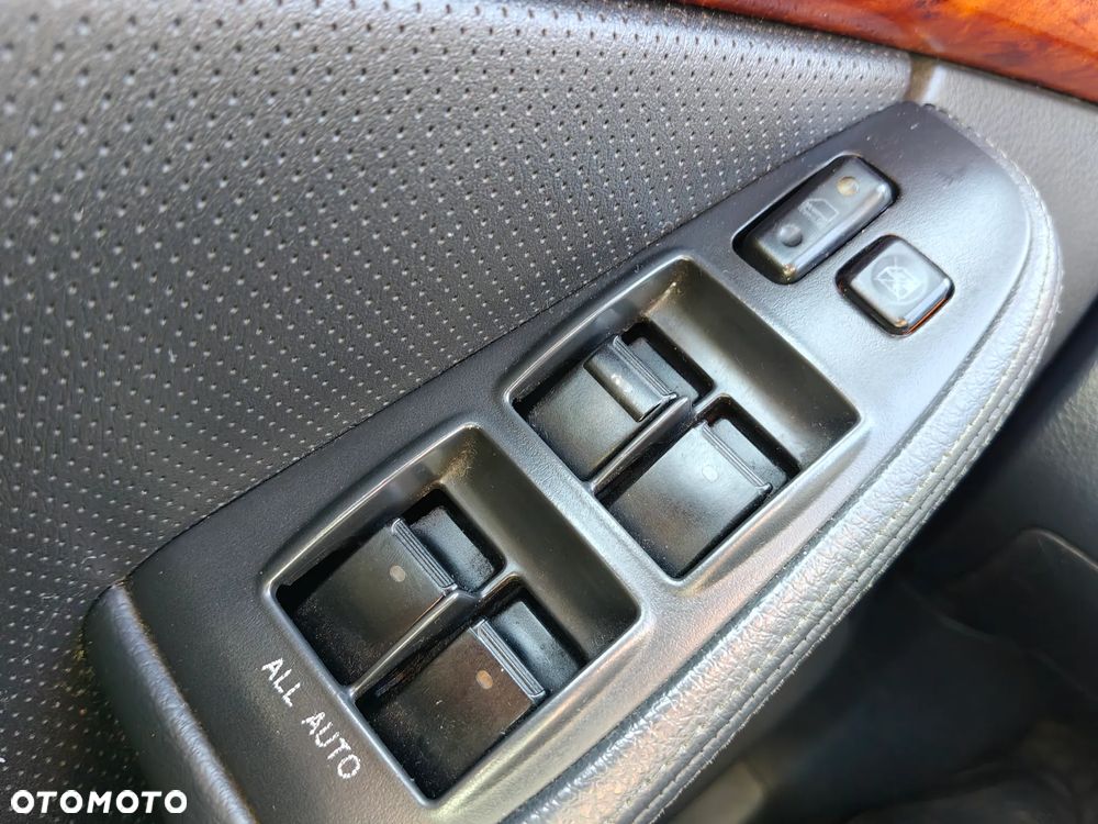 Toyota Avensis 2.0 D-4D Executive - 22