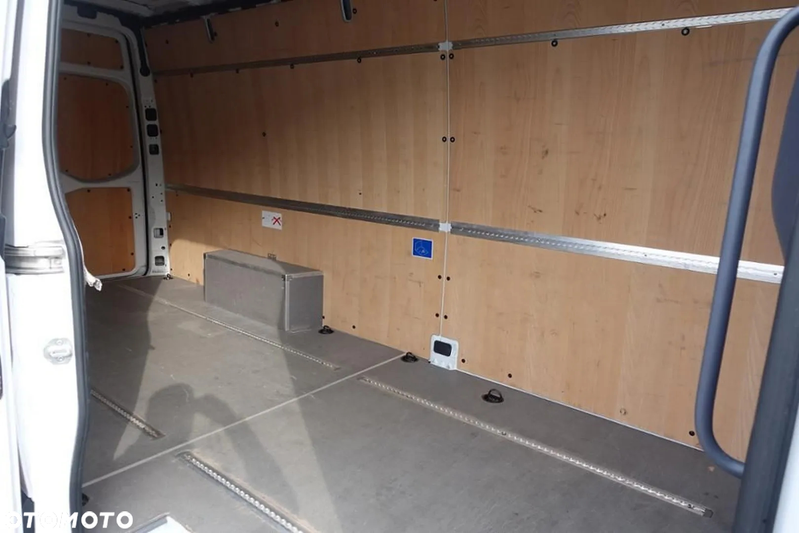 Mercedes-Benz Sprinter - 4