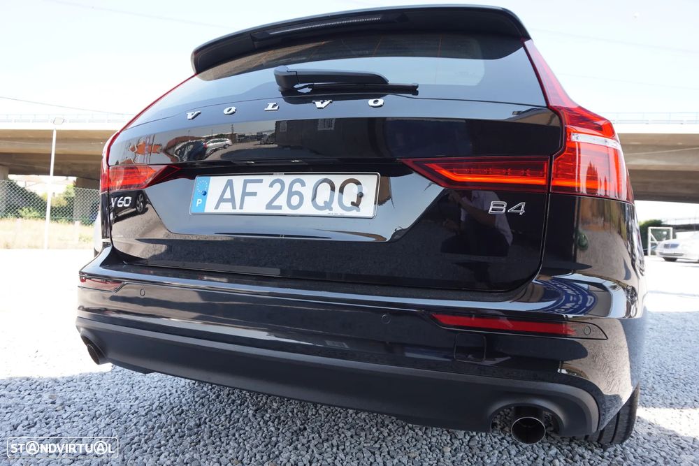 Volvo V60 2.0 B4 Momentum Core Geartronic - 12
