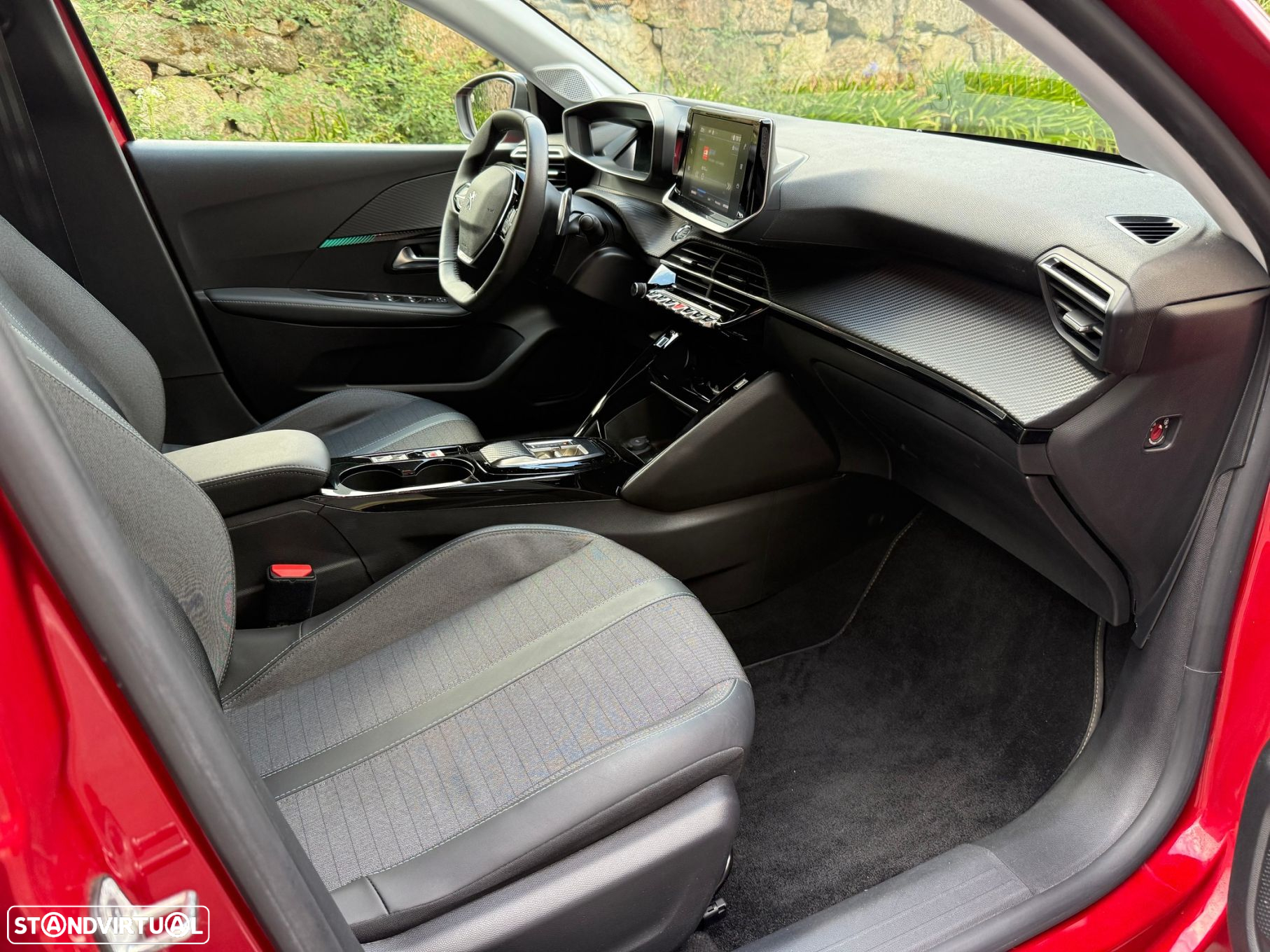 Peugeot 208 PureTech 100 EAT8 Allure - 22