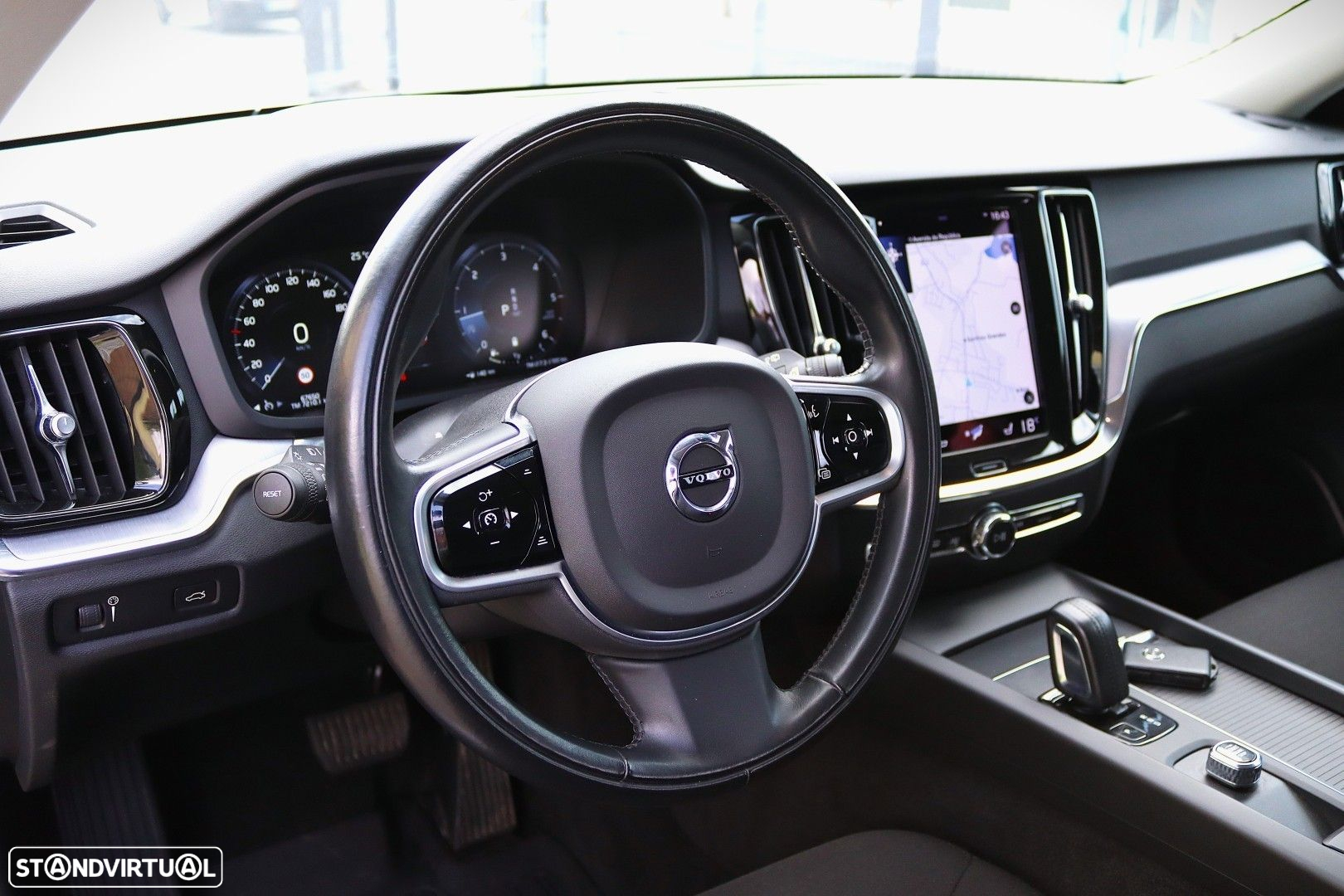 Volvo V60 2.0 B4 Momentum Geartronic - 15