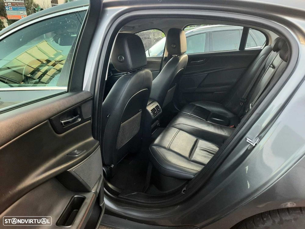 Jaguar XE 2.0 D Portfolio AWD Aut. - 21